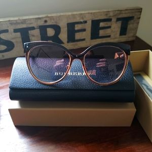 Never Worn Lightweight Burberry Sunglasses